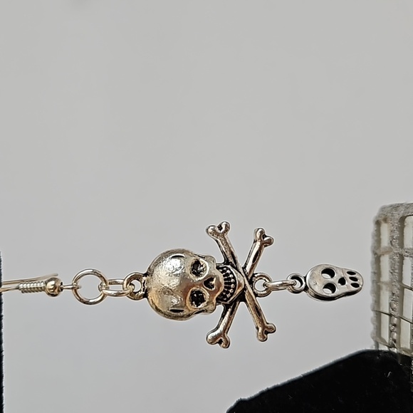 PIRATE Silvertone Skull & Crossbones Pierced Earrings - Picture 2 of 5